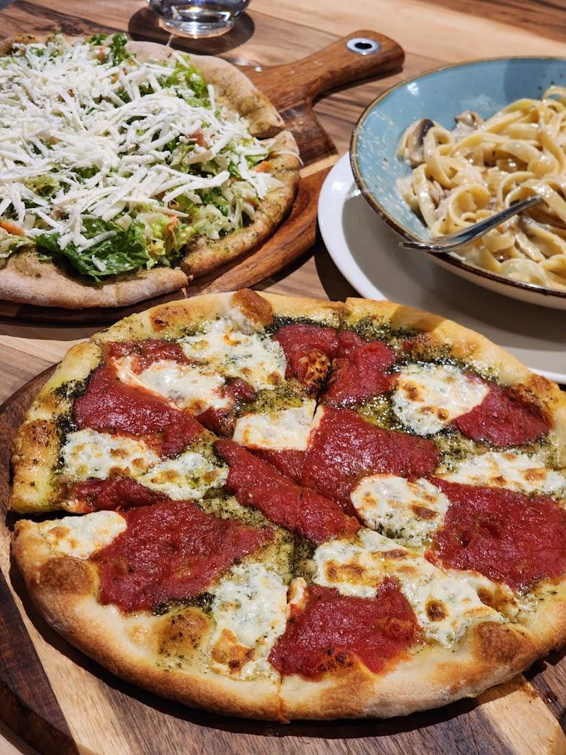 Al Di La Pizzeria & Bistro